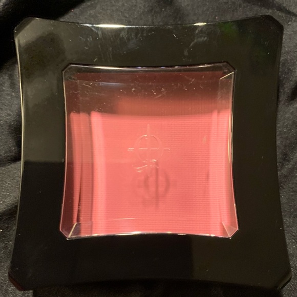 Illamasqua Powder Blush “Chased” Cool Pink shade - Picture 2 of 6